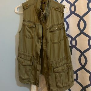 Green/Olive light vest